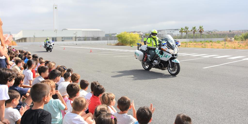 Exhibición de la Unidad de Tráfico de la Guardia Civil en el Summer